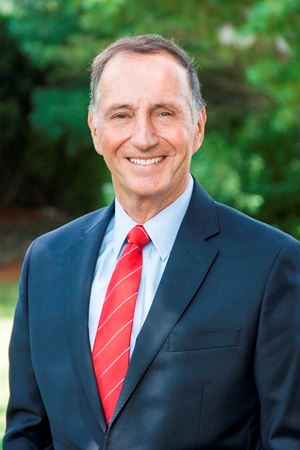 Mayor William Sapelli 300 x 450